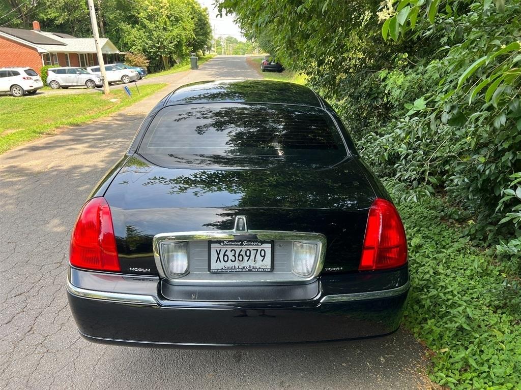Lincoln Town Car 4dr Sdn Signature L 2011