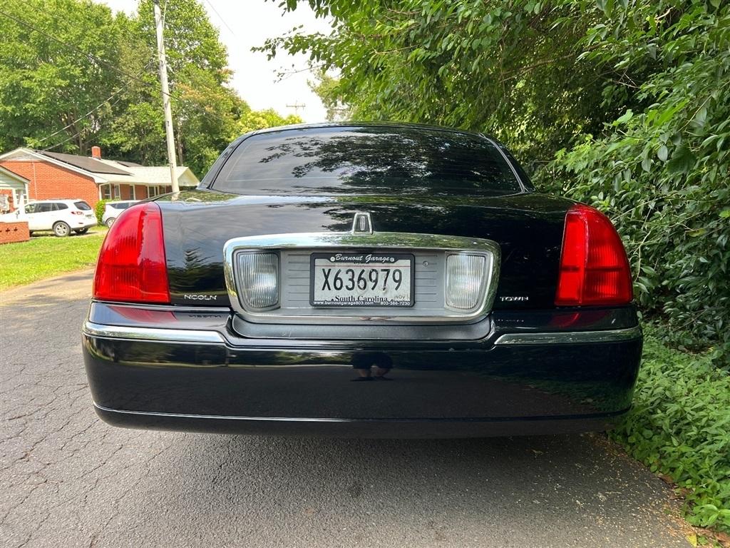 Lincoln Town Car 4dr Sdn Signature L 2011