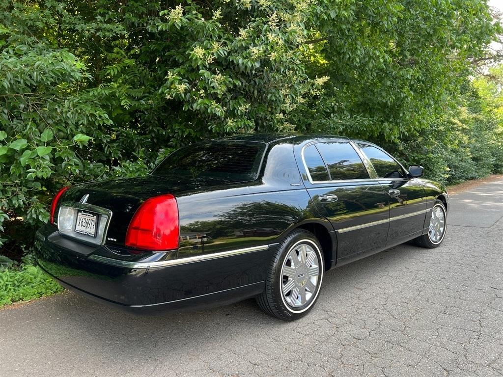 Lincoln Town Car 4dr Sdn Signature L 2011