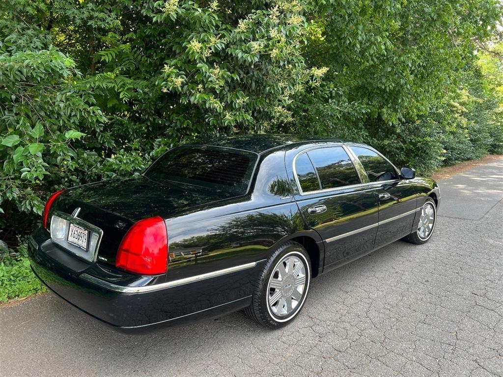 Lincoln Town Car 4dr Sdn Signature L 2011