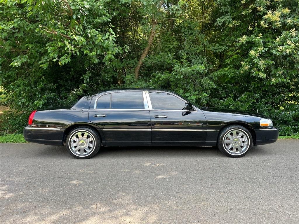 Lincoln Town Car 4dr Sdn Signature L 2011