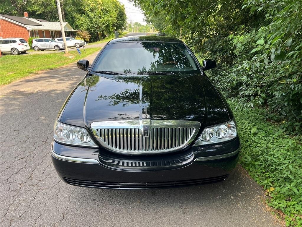 Lincoln Town Car 4dr Sdn Signature L 2011