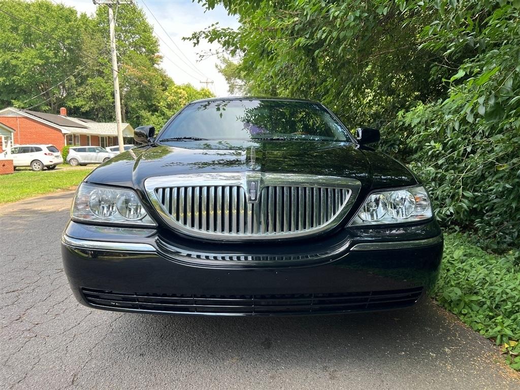 Lincoln Town Car 4dr Sdn Signature L 2011