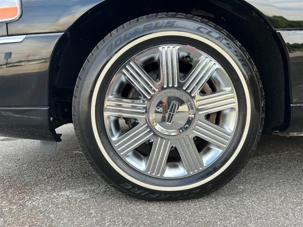 Lincoln Town Car 4dr Sdn Signature L 2011
