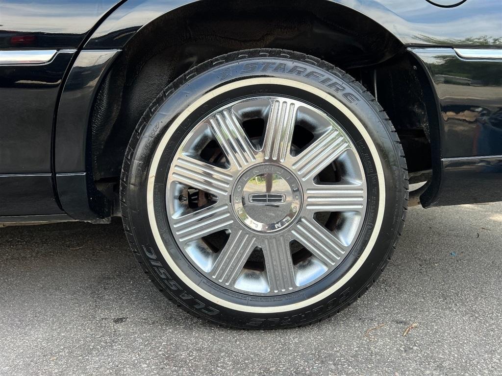 Lincoln Town Car 4dr Sdn Signature L 2011