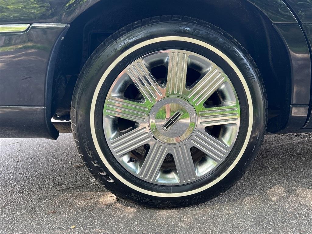 Lincoln Town Car 4dr Sdn Signature L 2011