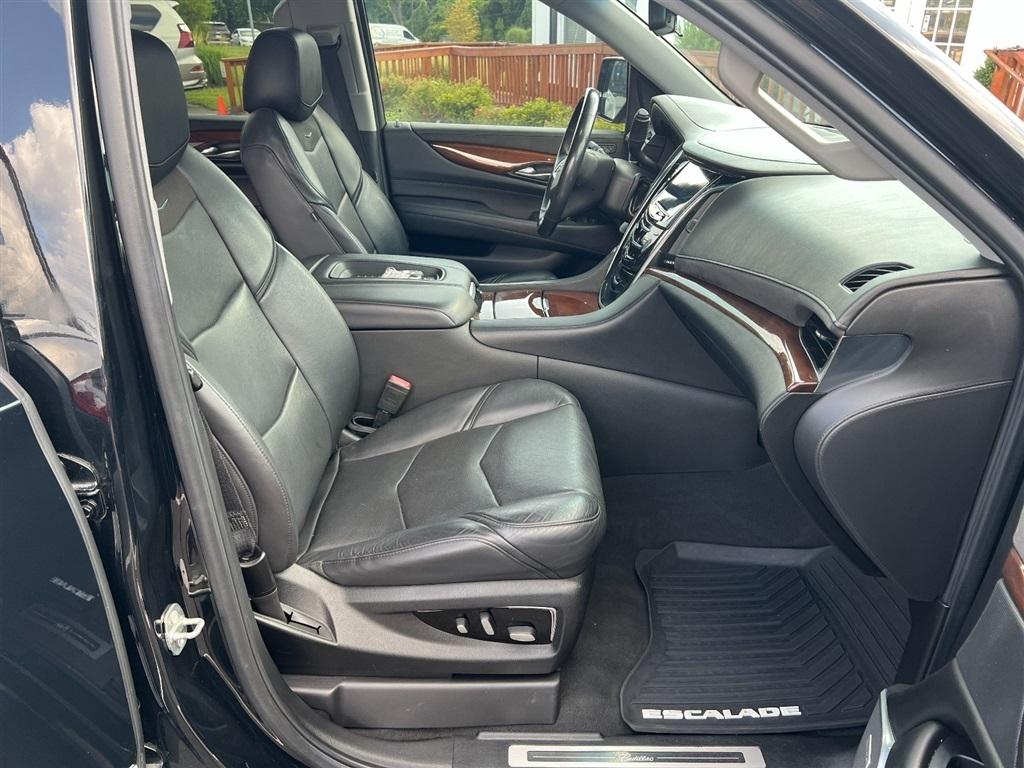 Cadillac Escalade 4WD 4dr Luxury 2019