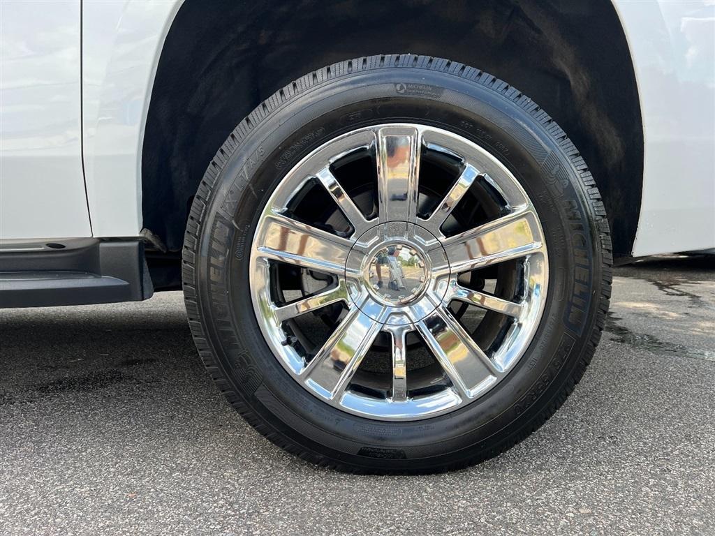 Chevrolet Suburban 2WD 4dr 1500 LT 2017