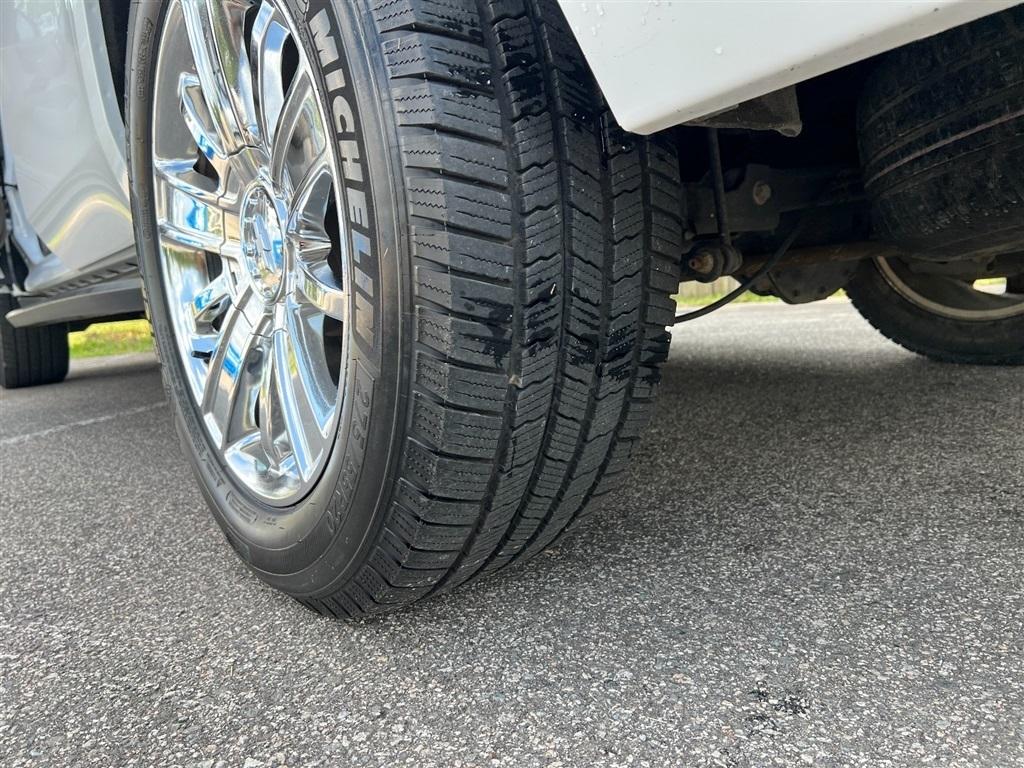 Chevrolet Suburban 2WD 4dr 1500 LT 2017