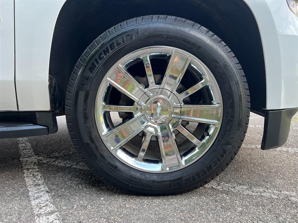 Chevrolet Suburban 2WD 4dr 1500 LT 2017