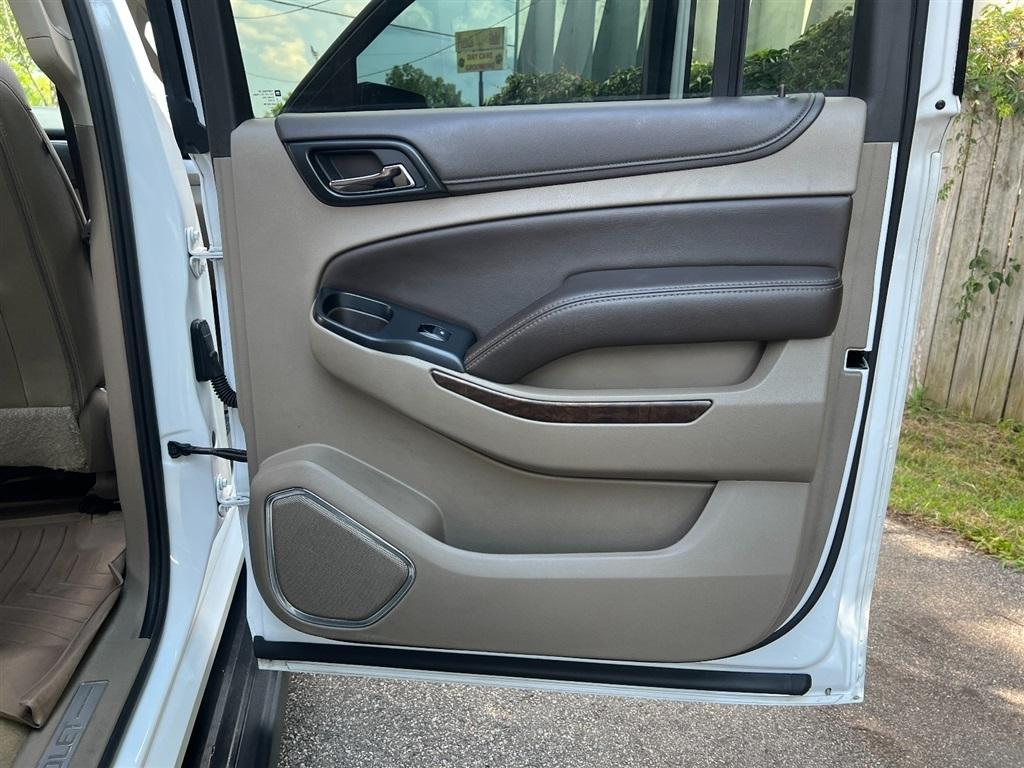 Chevrolet Suburban 2WD 4dr 1500 LT 2017