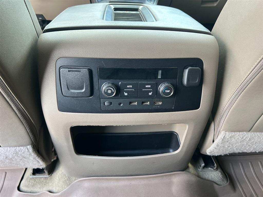 Chevrolet Suburban 2WD 4dr 1500 LT 2017