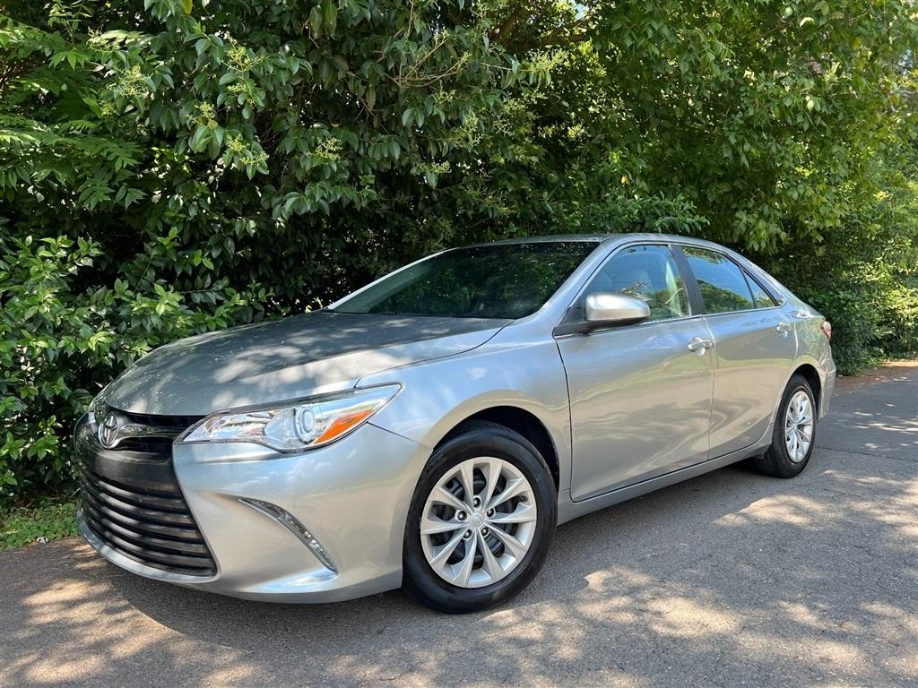 Toyota Camry 4dr Sdn I4 Auto LE (Natl) 2015