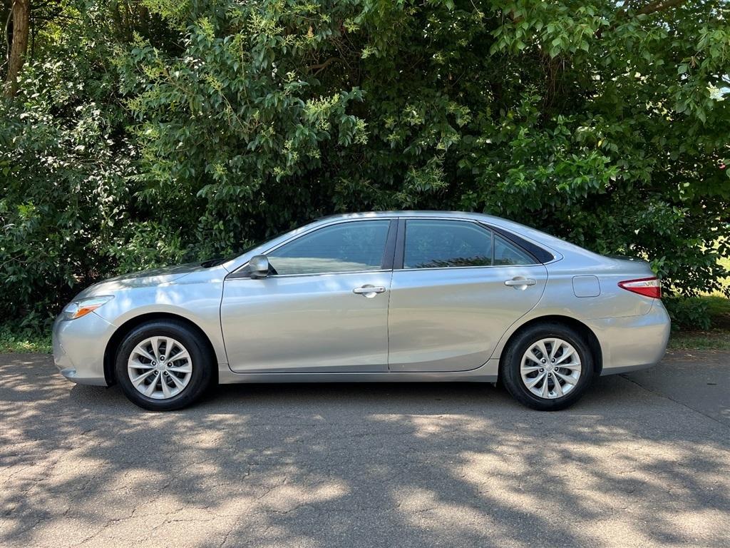Toyota Camry 4dr Sdn I4 Auto LE (Natl) 2015