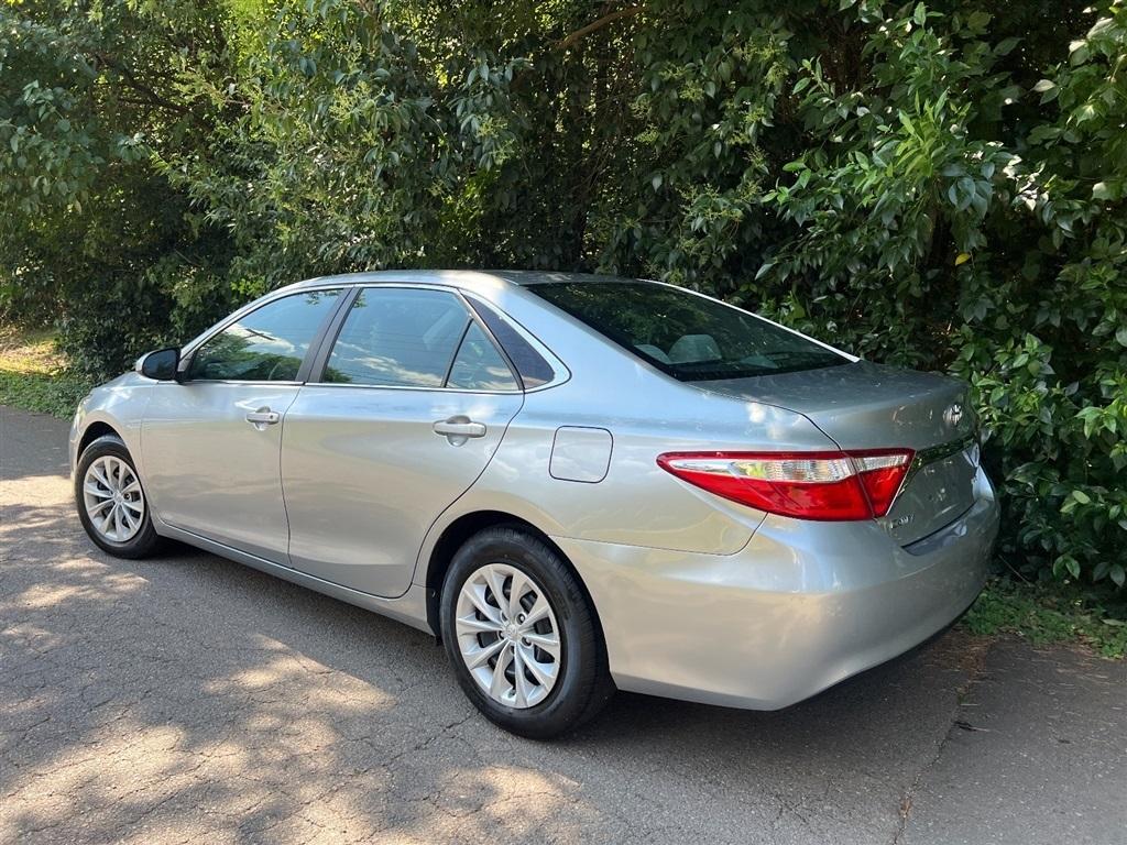 Toyota Camry 4dr Sdn I4 Auto LE (Natl) 2015