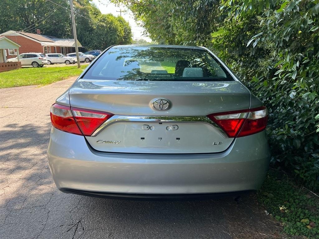 Toyota Camry 4dr Sdn I4 Auto LE (Natl) 2015