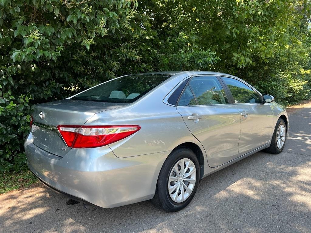 Toyota Camry 4dr Sdn I4 Auto LE (Natl) 2015