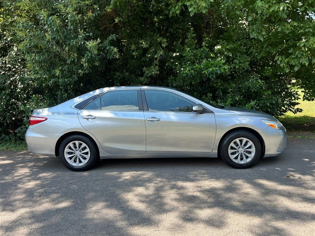 Toyota Camry 4dr Sdn I4 Auto LE (Natl) 2015