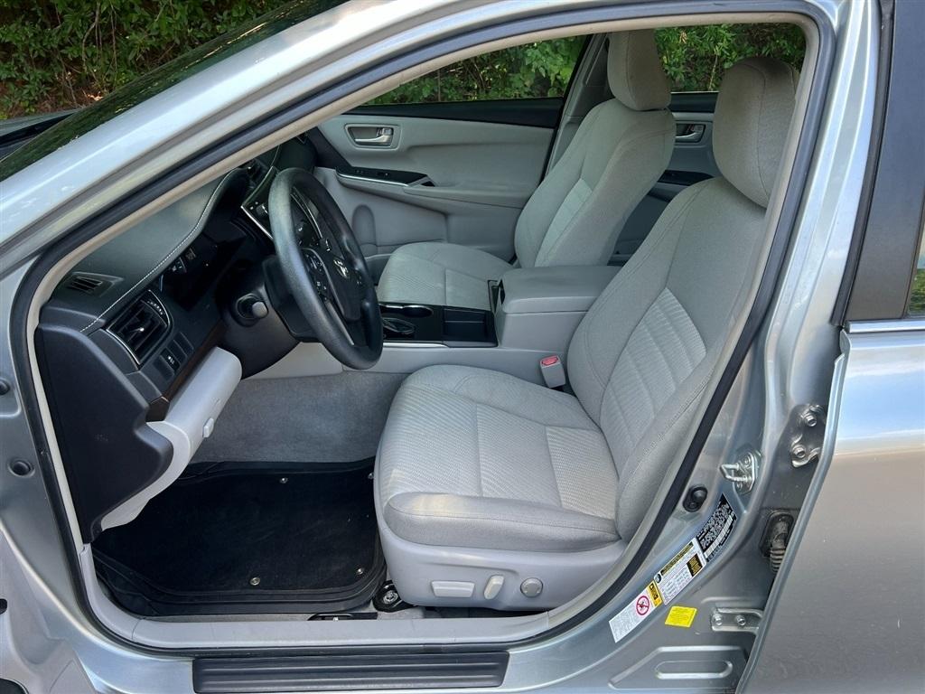 Toyota Camry 4dr Sdn I4 Auto LE (Natl) 2015