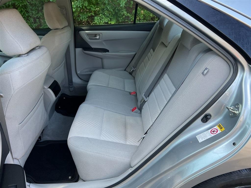 Toyota Camry 4dr Sdn I4 Auto LE (Natl) 2015