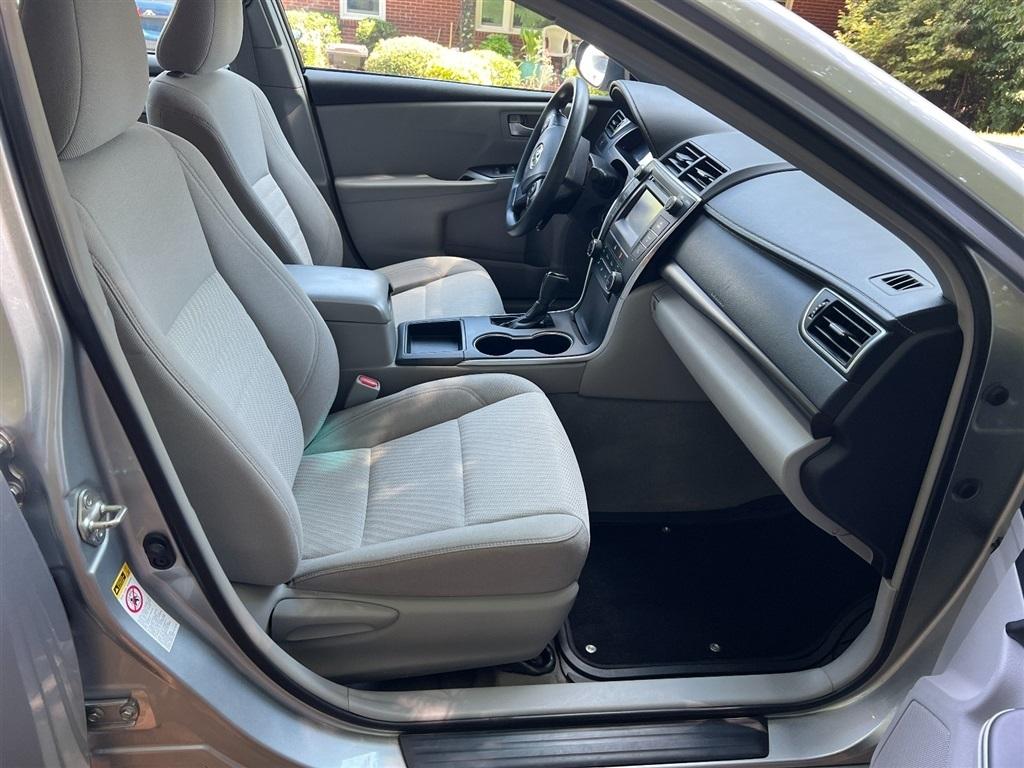 Toyota Camry 4dr Sdn I4 Auto LE (Natl) 2015