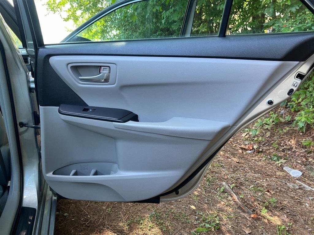 Toyota Camry 4dr Sdn I4 Auto LE (Natl) 2015