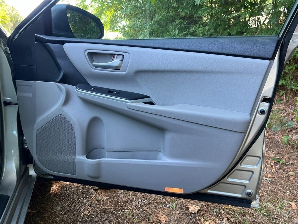 Toyota Camry 4dr Sdn I4 Auto LE (Natl) 2015