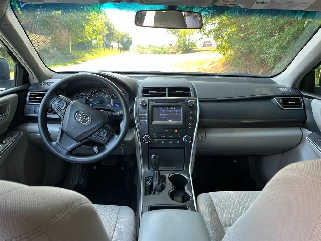 Toyota Camry 4dr Sdn I4 Auto LE (Natl) 2015