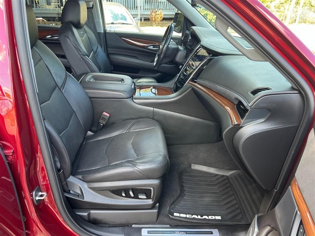 Cadillac Escalade ESV 4WD 4dr Premium Luxury 2018