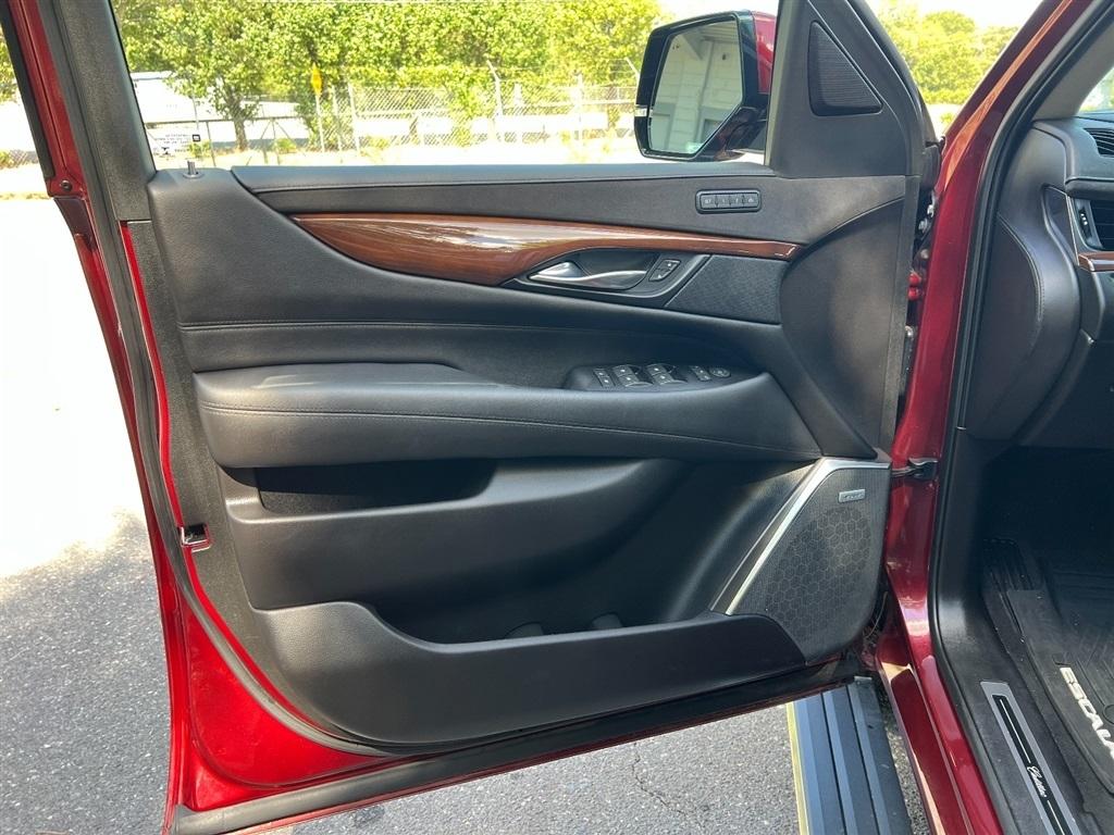 Cadillac Escalade ESV 4WD 4dr Premium Luxury 2018