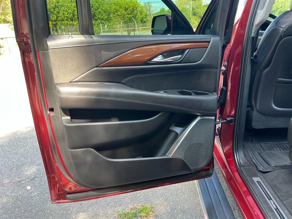 Cadillac Escalade ESV 4WD 4dr Premium Luxury 2018