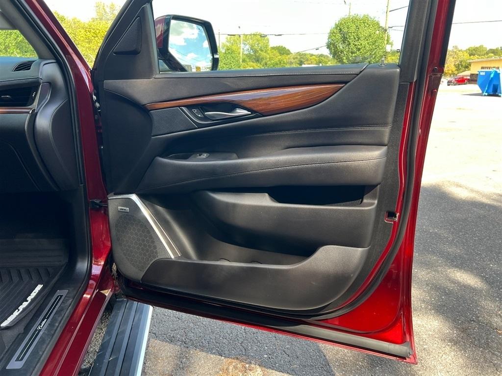 Cadillac Escalade ESV 4WD 4dr Premium Luxury 2018