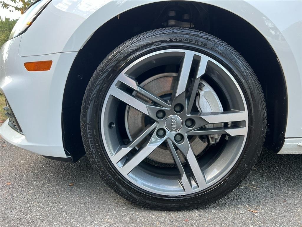 Audi A4 photo 11
