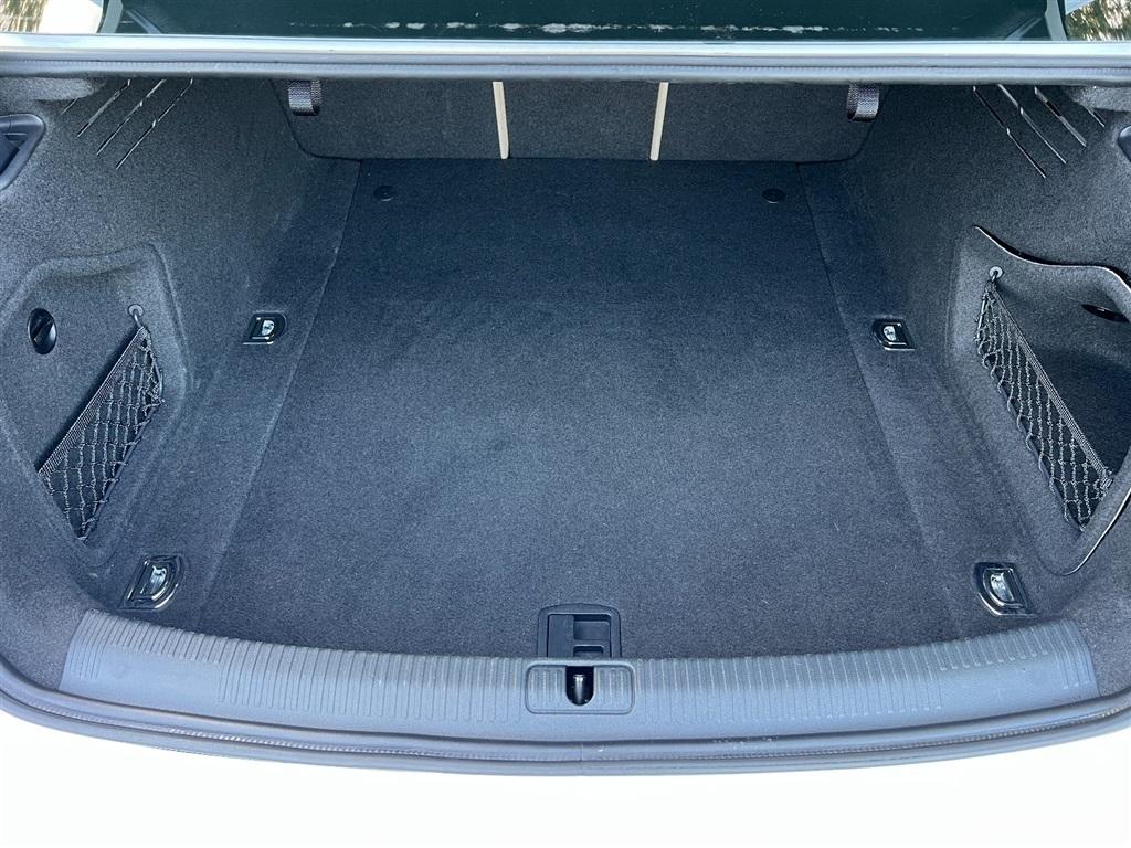 Audi A4 photo 32
