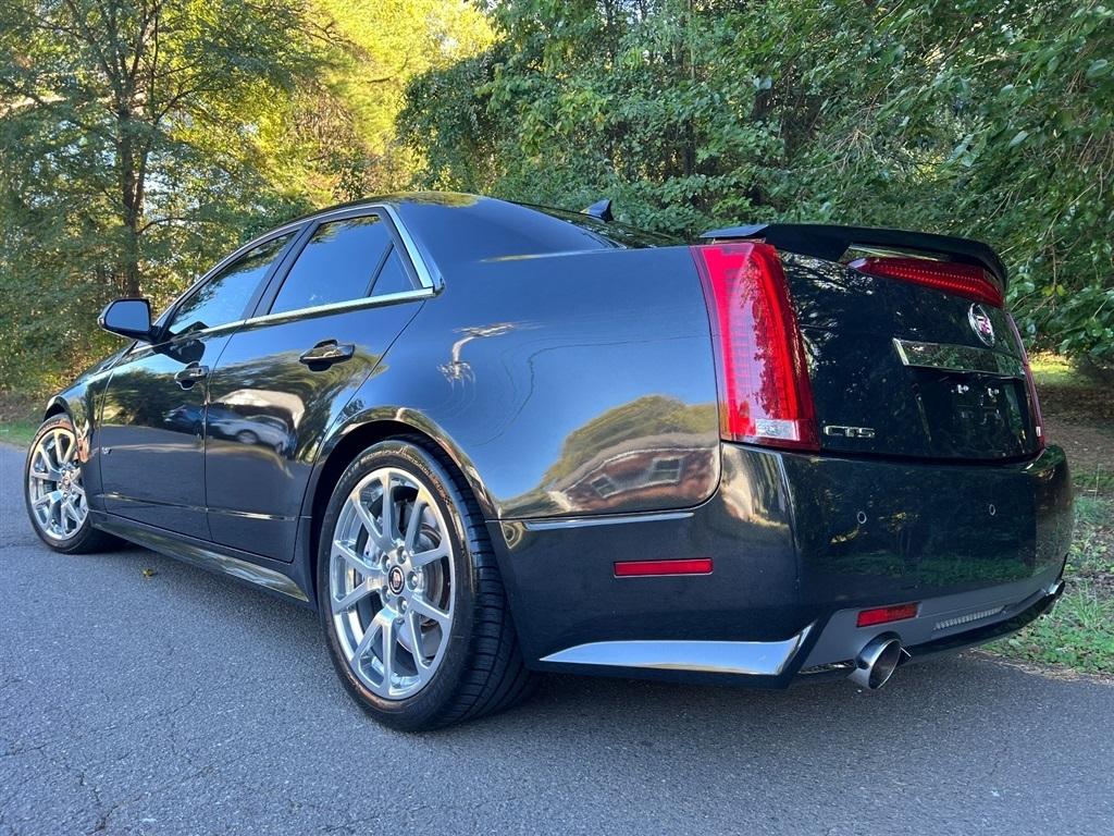 Cadillac CTS-V Sedan 4dr Sdn 2012