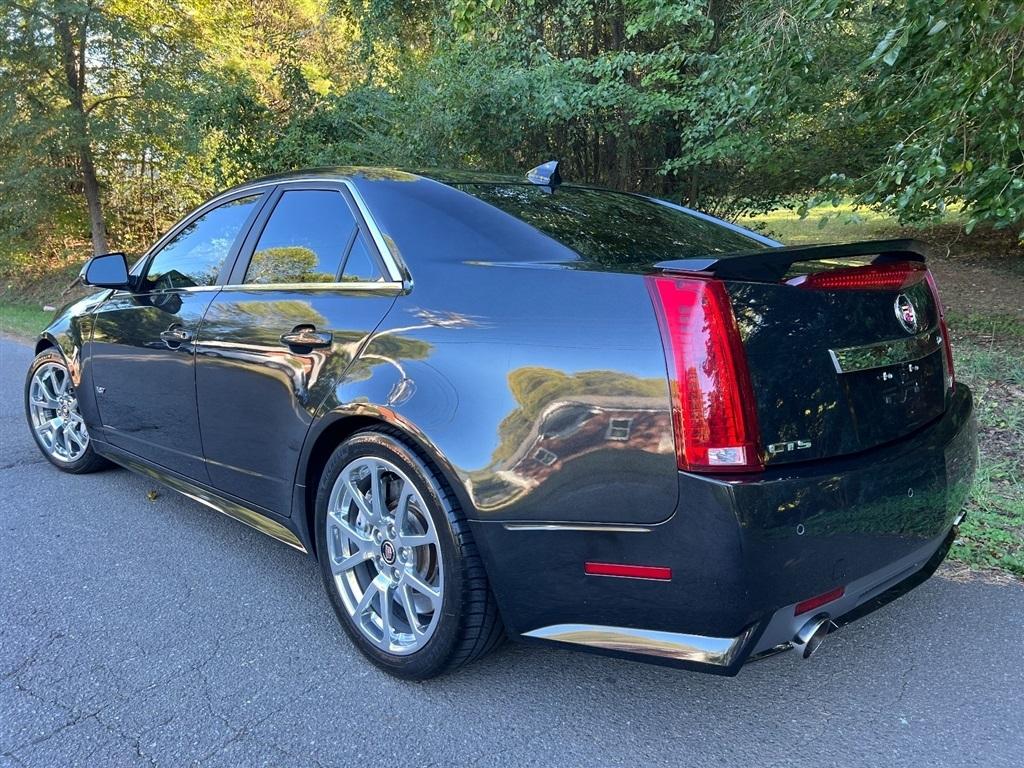 Cadillac CTS-V Sedan 4dr Sdn 2012