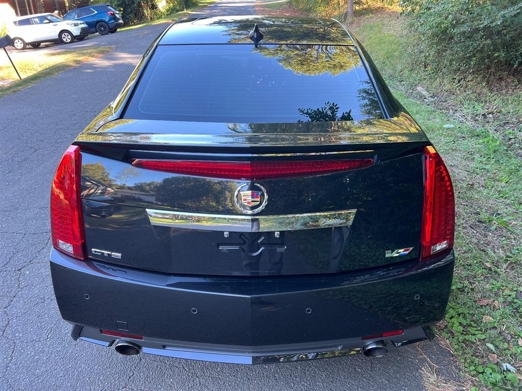 Cadillac CTS-V Sedan 4dr Sdn 2012