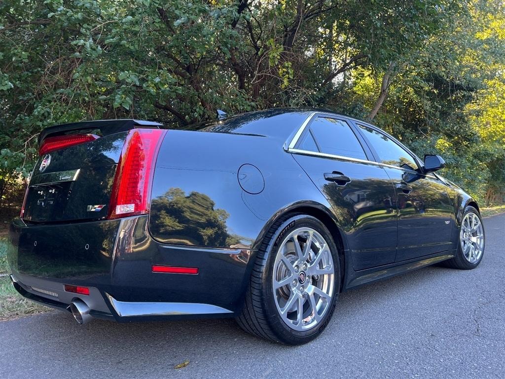 Cadillac CTS-V Sedan 4dr Sdn 2012