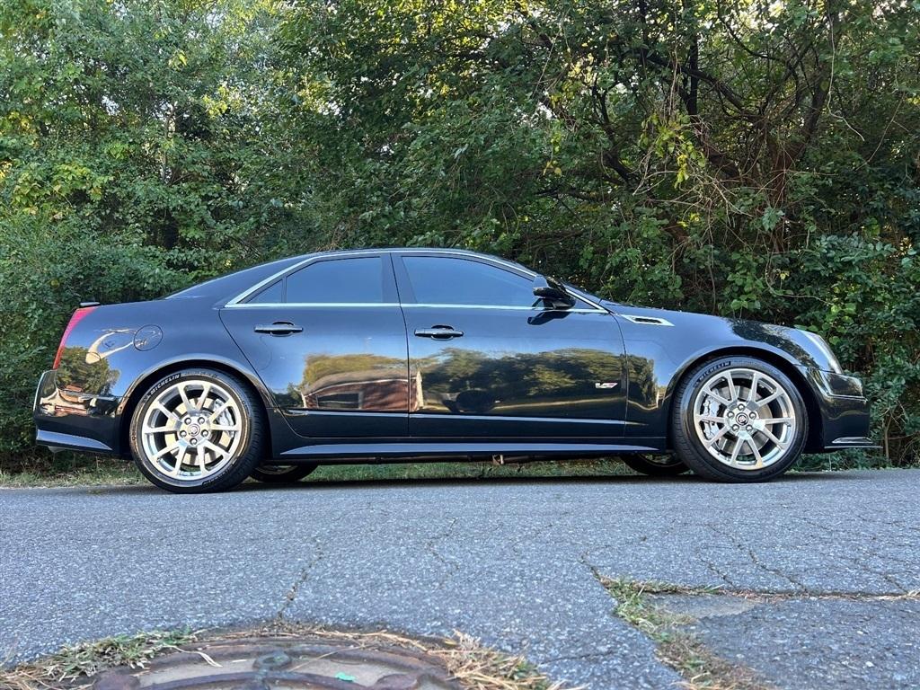 Cadillac CTS-V Sedan 4dr Sdn 2012
