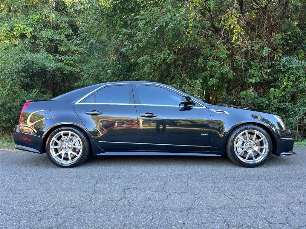 Cadillac CTS-V Sedan 4dr Sdn 2012