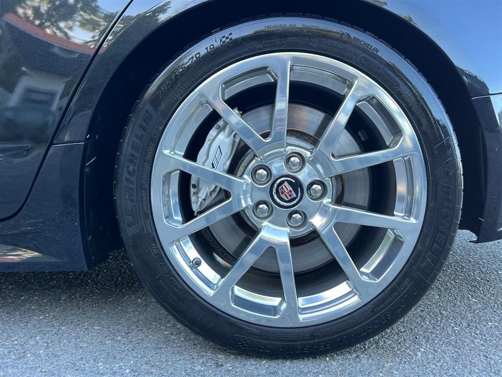 Cadillac CTS-V Sedan 4dr Sdn 2012
