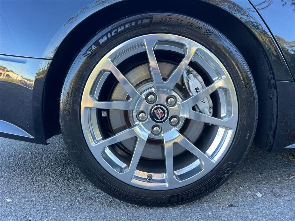 Cadillac CTS-V Sedan 4dr Sdn 2012