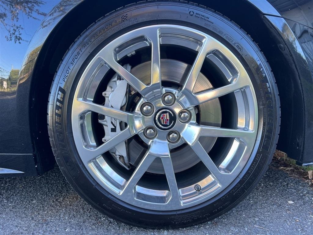 Cadillac CTS-V Sedan 4dr Sdn 2012