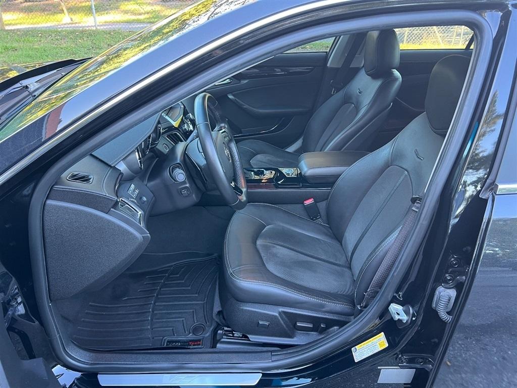Cadillac CTS-V Sedan 4dr Sdn 2012