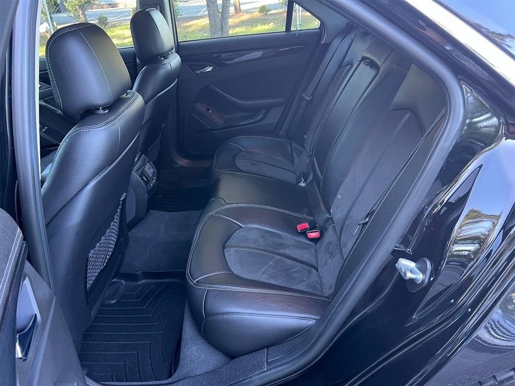 Cadillac CTS-V Sedan 4dr Sdn 2012