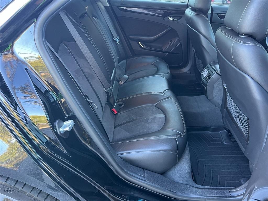 Cadillac CTS-V Sedan 4dr Sdn 2012