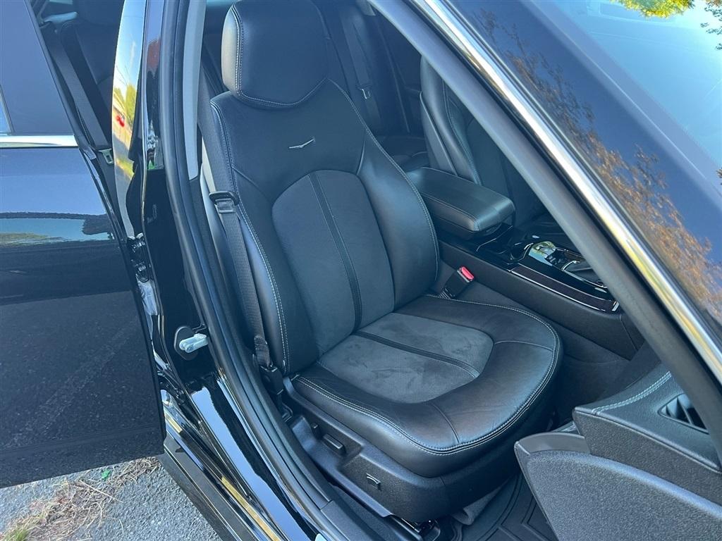 Cadillac CTS-V Sedan 4dr Sdn 2012