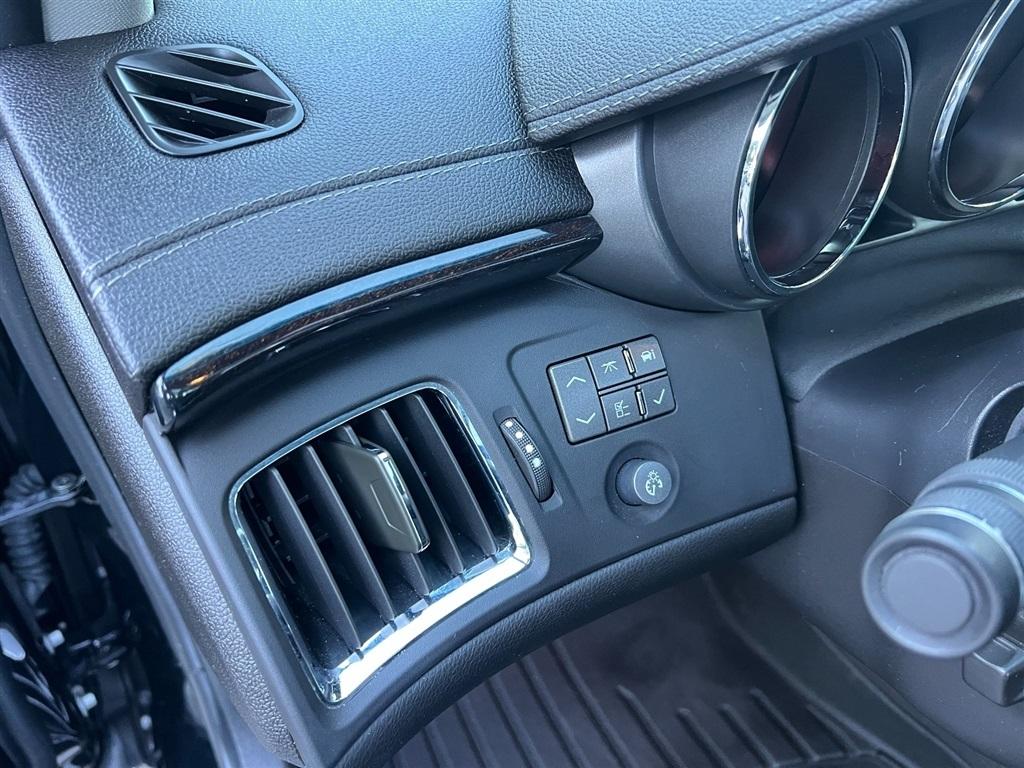 Cadillac CTS-V Sedan 4dr Sdn 2012