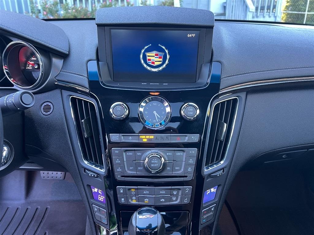 Cadillac CTS-V Sedan 4dr Sdn 2012