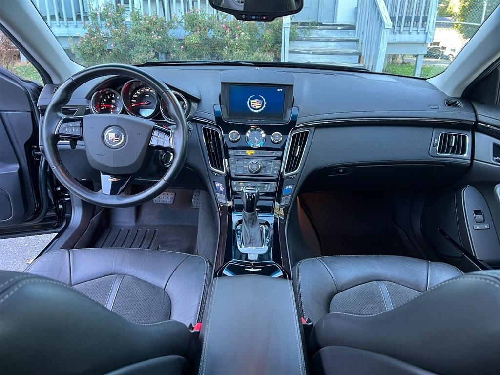 Cadillac CTS-V Sedan 4dr Sdn 2012